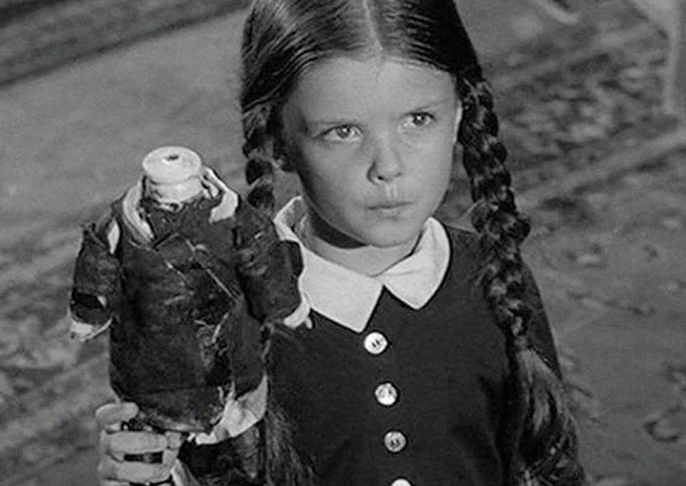 Lisa Loring (1958-2023) como Wandinha Addams na série A Família Addams — Foto: Reprodução