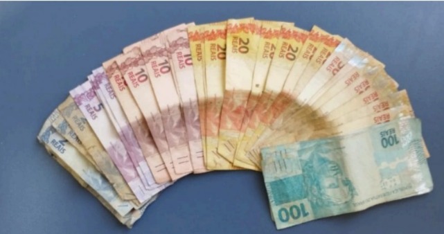 Objetos e dinheiro apreendidos. (Fotos: Divulgação/PC-AM)